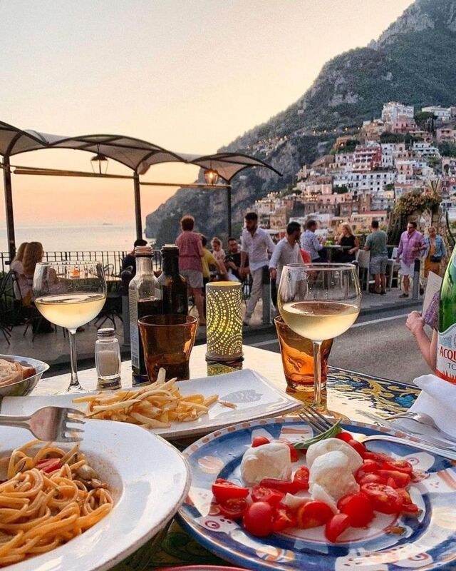 How about enjoying a little sunset dinner while overlooking the cliffs of Positano?

I have just one room left for my Amazing Amalfi Coast tour in May! From May 11-18 we’re visiting one of Italy’s most iconic destinations, will you be joining us?

We’re spending the entire week in an amazing 4* seaside hotel in the town of Amalfi. Then during the week, we’re visiting coastal jewels such as Positano, Ravello, and a private boat ride to Capri. Enjoy cooking classes under the lemon groves, tasting local vino, shopping for shoes in Capri, and so much more. This one one of my highest rated tours and due to a cancellation, I have just one deluxe sea view room available. Does it have your name on it?

Email me to get all the details: francesca@thelazyitalian.com

📷 ecammarota